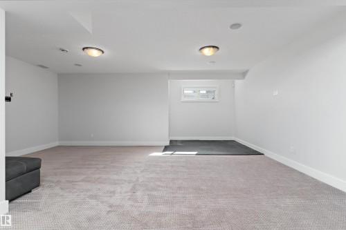 5811 Mullen Place Nw, Edmonton, AB - Indoor Photo Showing Other Room