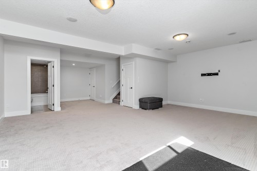 5811 Mullen Place Nw, Edmonton, AB - Indoor Photo Showing Other Room