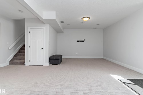 5811 Mullen Place Nw, Edmonton, AB - Indoor Photo Showing Other Room