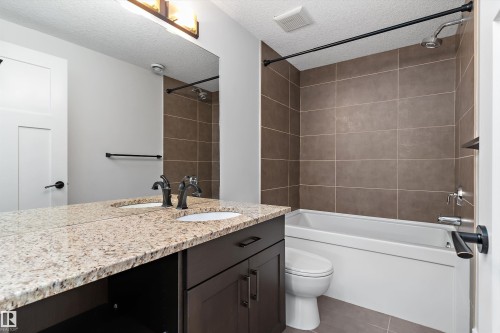 5811 Mullen Place Nw, Edmonton, AB - Indoor Photo Showing Bathroom