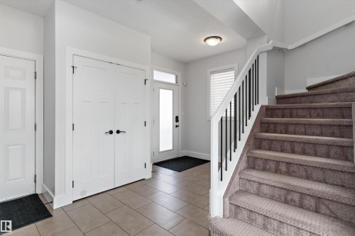 5811 Mullen Place Nw, Edmonton, AB - Indoor Photo Showing Other Room