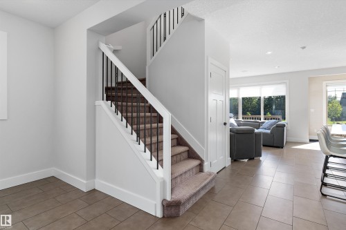 5811 Mullen Place Nw, Edmonton, AB - Indoor Photo Showing Other Room