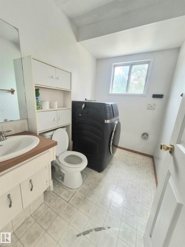 3801 33 Avenue, Leduc, AB - Indoor Photo Showing Bathroom