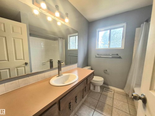 3801 33 Avenue, Leduc, AB - Indoor Photo Showing Bathroom