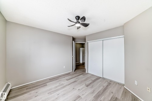 2508 50 Street Nw, Edmonton, AB - Indoor Photo Showing Other Room