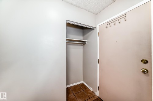2508 50 Street Nw, Edmonton, AB - Indoor