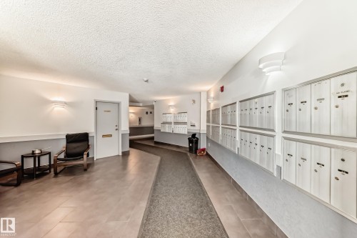 2508 50 Street Nw, Edmonton, AB - Indoor Photo Showing Other Room