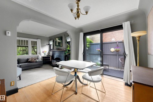 12220 109 Avenue Nw, Edmonton, AB - Indoor
