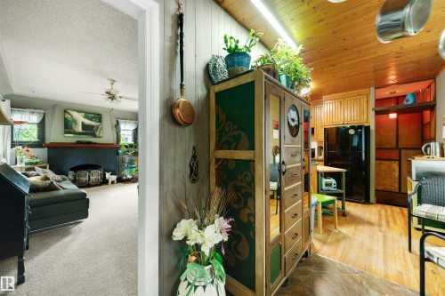 12220 109 Avenue Nw, Edmonton, AB - Indoor