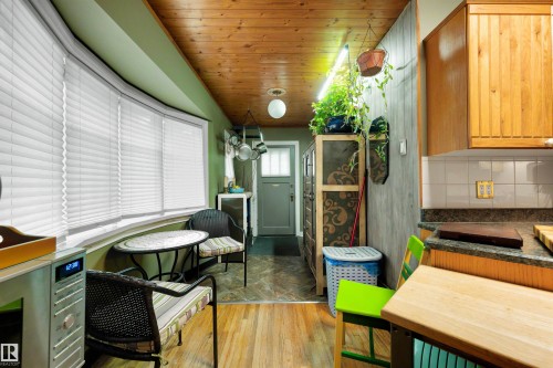 12220 109 Avenue Nw, Edmonton, AB - Indoor
