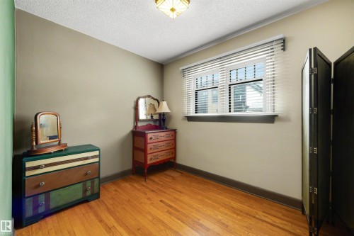 12220 109 Avenue Nw, Edmonton, AB - Indoor
