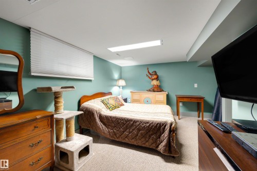12220 109 Avenue Nw, Edmonton, AB - Indoor Photo Showing Bedroom