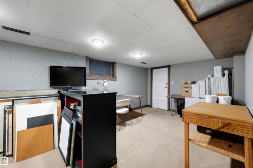 12220 109 Avenue Nw, Edmonton, AB - Indoor