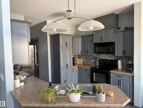 #18 4900 62 St, Beaumont, AB - Indoor Photo Showing Kitchen With Double Sink With Upgraded Kitchen