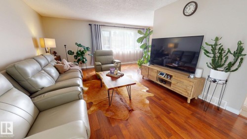 7935 22 Avenue Nw, Edmonton, AB - Indoor Photo Showing Living Room