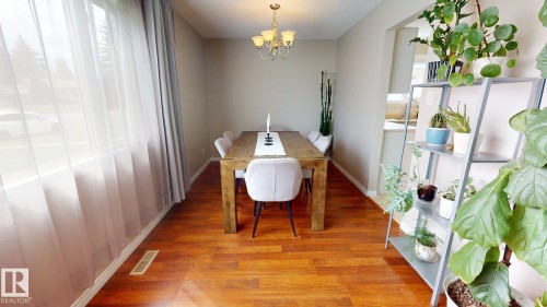 7935 22 Avenue Nw, Edmonton, AB - Indoor Photo Showing Dining Room