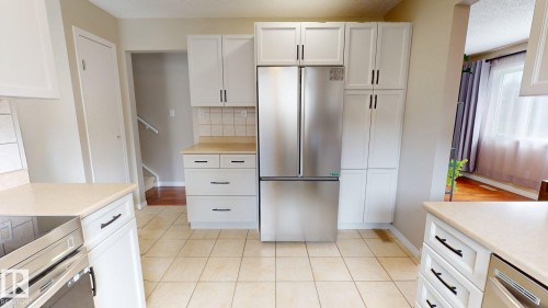 7935 22 Avenue Nw, Edmonton, AB - Indoor Photo Showing Kitchen