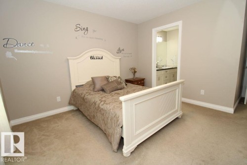 Carpeted bedroom with neutral wall tones and white baseboards - 3048 Harvey Crescent Nw, Edmonton, AB - Indoor Photo Showing Bedroom