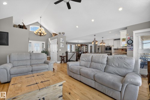 531064 Range Road 174, Rural Lamont County, AB - Indoor Photo Showing Living Room