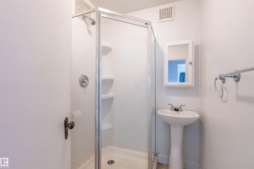 10013 98 Avenue, Morinville, AB - Indoor Photo Showing Bathroom