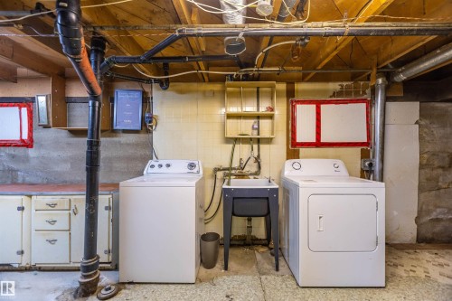 10013 98 Avenue, Morinville, AB - Indoor Photo Showing Laundry Room