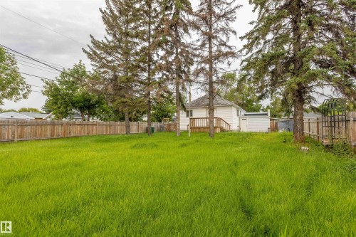 10013 98 Avenue, Morinville, AB - Outdoor With Backyard