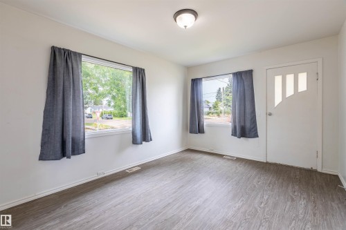 10013 98 Avenue, Morinville, AB - Indoor