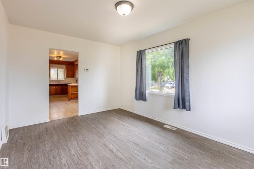 10013 98 Avenue, Morinville, AB - Indoor Photo Showing Other Room
