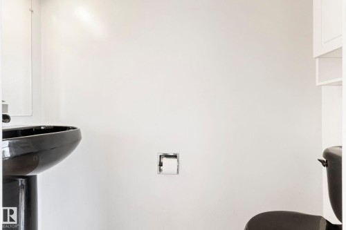3122 142 Avenue Nw, Edmonton, AB - Indoor