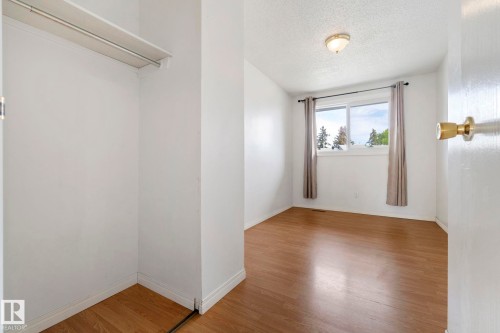 3122 142 Avenue Nw, Edmonton, AB - Indoor Photo Showing Other Room