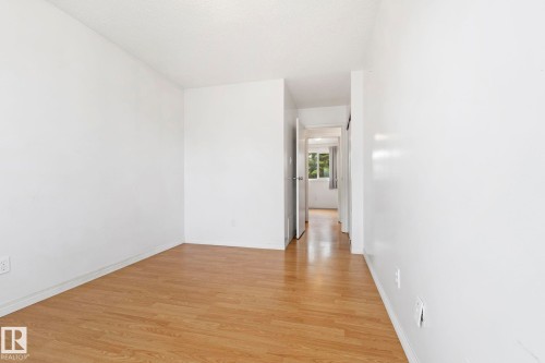 3122 142 Avenue Nw, Edmonton, AB - Indoor Photo Showing Other Room