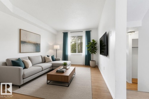 3122 142 Avenue Nw, Edmonton, AB - Indoor Photo Showing Living Room