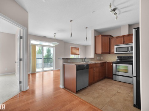 #241 2503 Hanna Cres Nw, Edmonton, AB - Indoor Photo Showing Kitchen