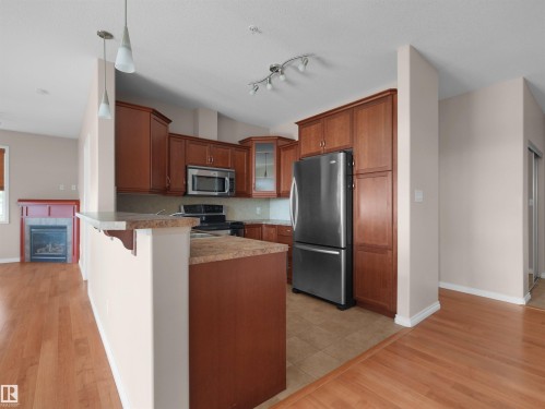 #241 2503 Hanna Cres Nw, Edmonton, AB - Indoor Photo Showing Kitchen