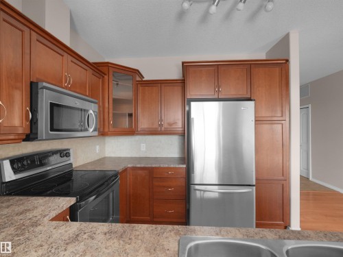 #241 2503 Hanna Cres Nw, Edmonton, AB - Indoor Photo Showing Kitchen
