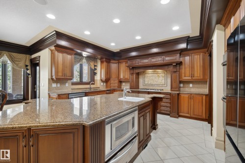 322 Caldwell Close Nw, Edmonton, AB - Indoor Photo Showing Kitchen