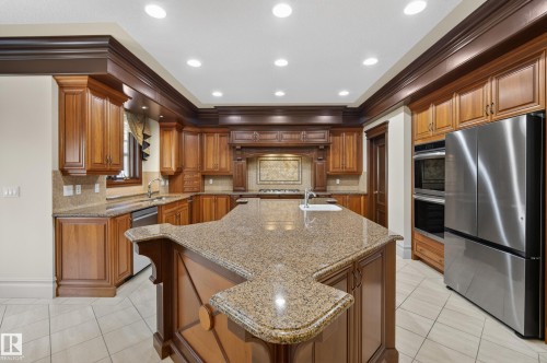 322 Caldwell Close Nw, Edmonton, AB - Indoor Photo Showing Kitchen