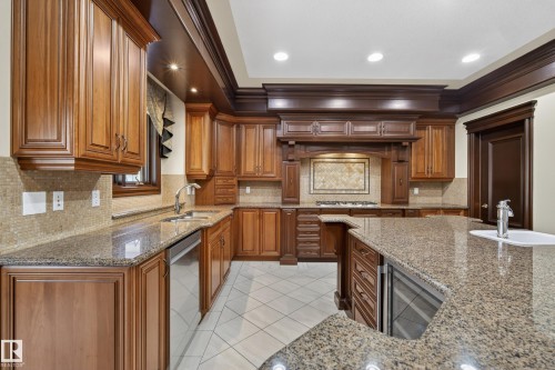 322 Caldwell Close Nw, Edmonton, AB - Indoor Photo Showing Kitchen With Upgraded Kitchen
