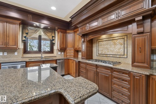 322 Caldwell Close Nw, Edmonton, AB - Indoor Photo Showing Kitchen