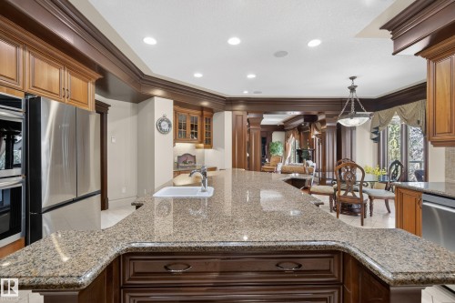 322 Caldwell Close Nw, Edmonton, AB - Indoor Photo Showing Kitchen With Upgraded Kitchen