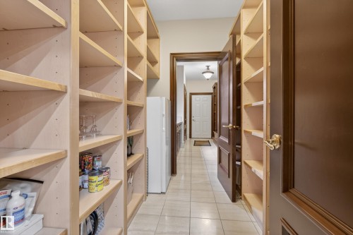 322 Caldwell Close Nw, Edmonton, AB - Indoor With Storage