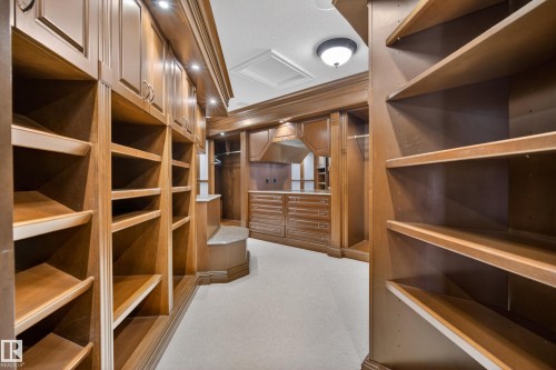 322 Caldwell Close Nw, Edmonton, AB - Indoor With Storage
