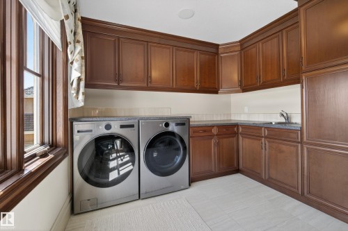 322 Caldwell Close Nw, Edmonton, AB - Indoor Photo Showing Laundry Room