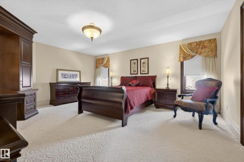 322 Caldwell Close Nw, Edmonton, AB - Indoor Photo Showing Bedroom