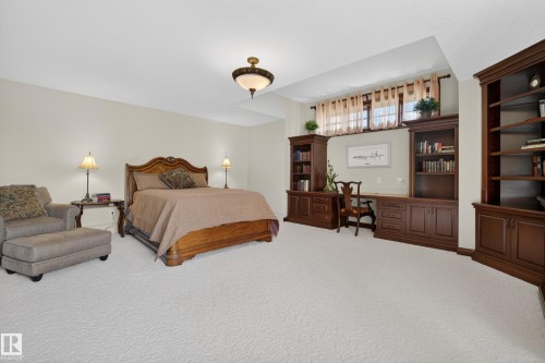 322 Caldwell Close Nw, Edmonton, AB - Indoor Photo Showing Bedroom