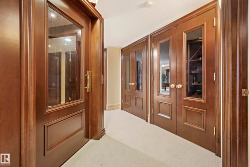 322 Caldwell Close Nw, Edmonton, AB - Indoor Photo Showing Other Room