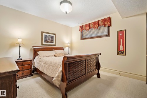 322 Caldwell Close Nw, Edmonton, AB - Indoor Photo Showing Bedroom