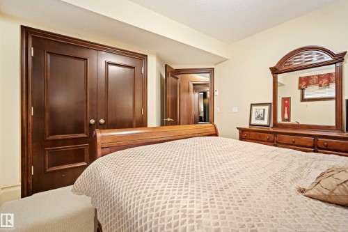 322 Caldwell Close Nw, Edmonton, AB - Indoor Photo Showing Bedroom
