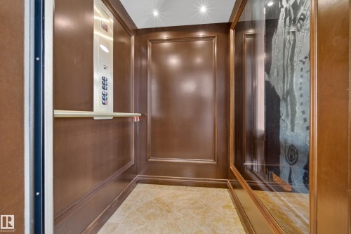 322 Caldwell Close Nw, Edmonton, AB - Indoor Photo Showing Other Room