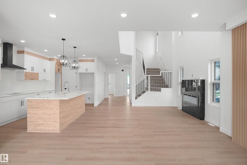 17040 47 Street Nw, Edmonton, AB - Indoor Photo Showing Kitchen